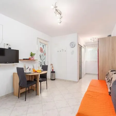 Jani By Briskva ポレッチ